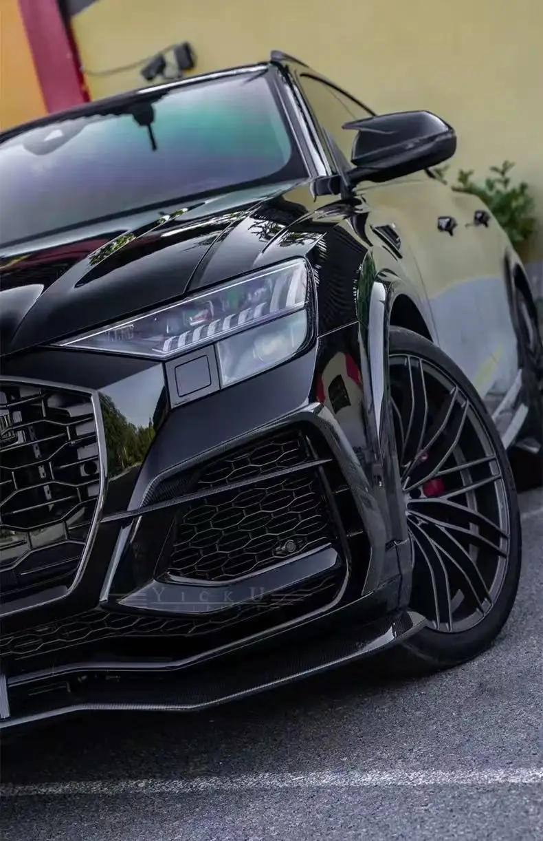 

Custom-designed body kit forAu di RSQ8, including a pair of rearview mirrors and trunk trim, made of 100% dry carbon fiber.