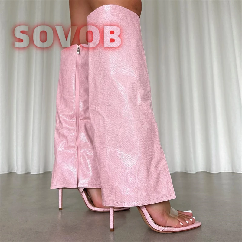 

Сапоги до колена из искусственной змеиной кожи. Сексуальные сапоги до колена с острым носком на высоком каблуке. Осень 2023. Женская мода. Современная обувь на боковой молнии.