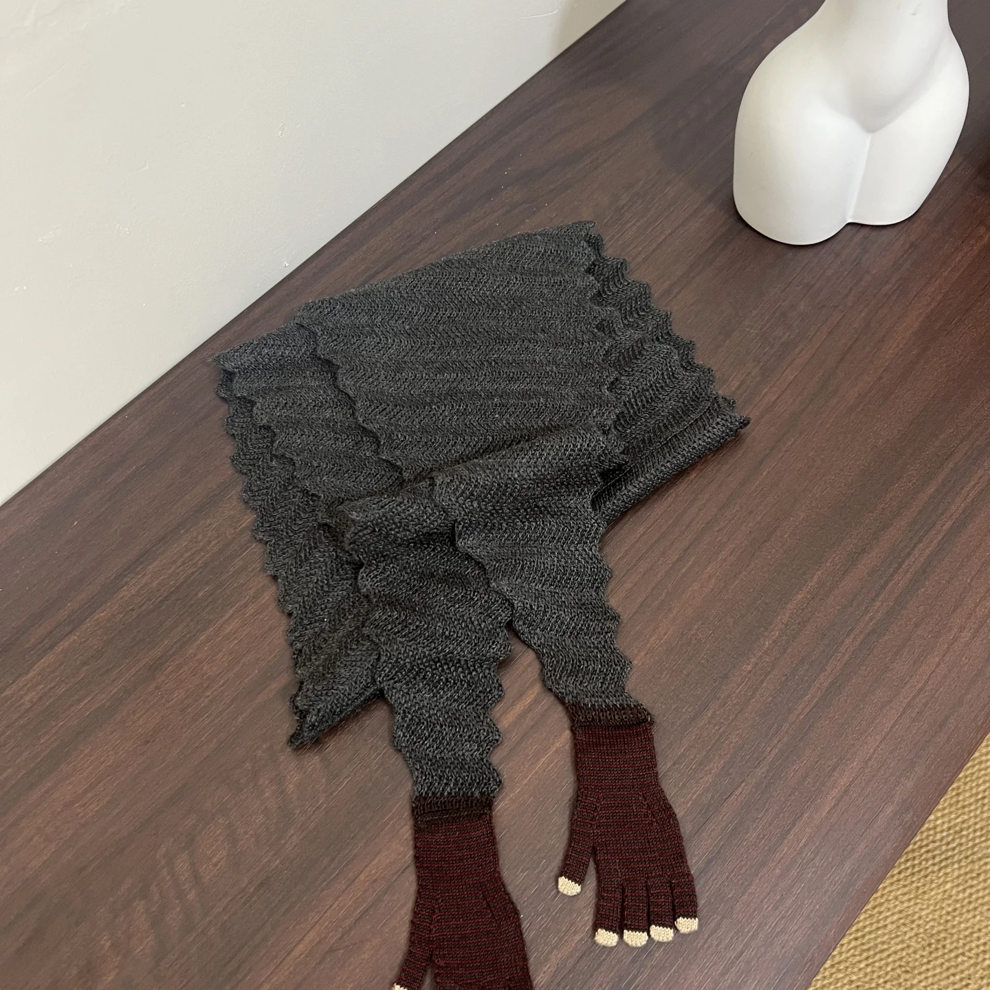 yokidan-winter-new-small-design-sense-scarf-women's-small-hand-awl-personali-faion-match-korean-sle-warmth-long-recta