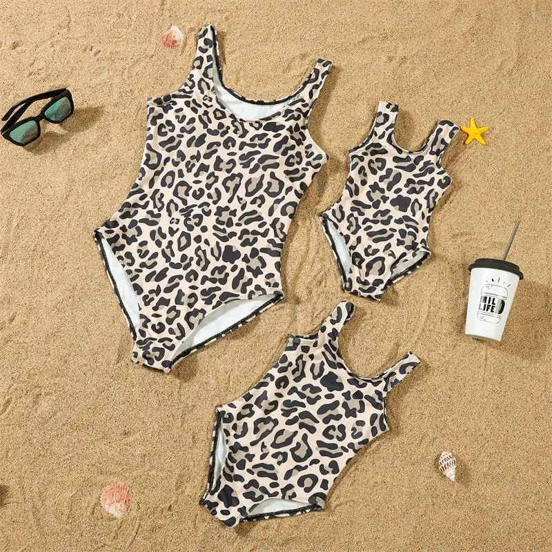 

Leopard Mother Daughter Matching Swimsuits Family Set One-Piece Mom Baby Mommy and Me Swimwear Beach Women Girls Dresses Clothes