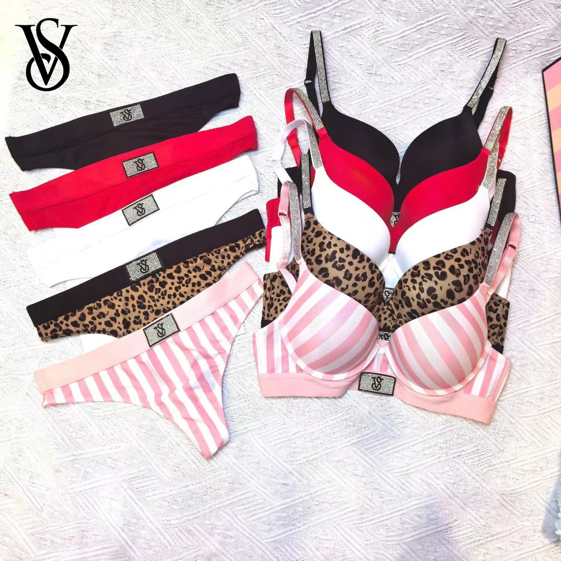 Conjunto de lencería sexy para mujer Victoria Secret Shine Script: tanga y sujetador push-up con logo brillante y tirantes muy sexys, en tendencia.