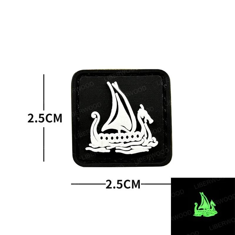 بوصلة فايكنغ التكتيكية الصغيرة بقع المطاط البلاستيكية في أودين نحن نثق شارة فالهالا تقبل شعار قرصان واحد يزين رقعة بخطاف