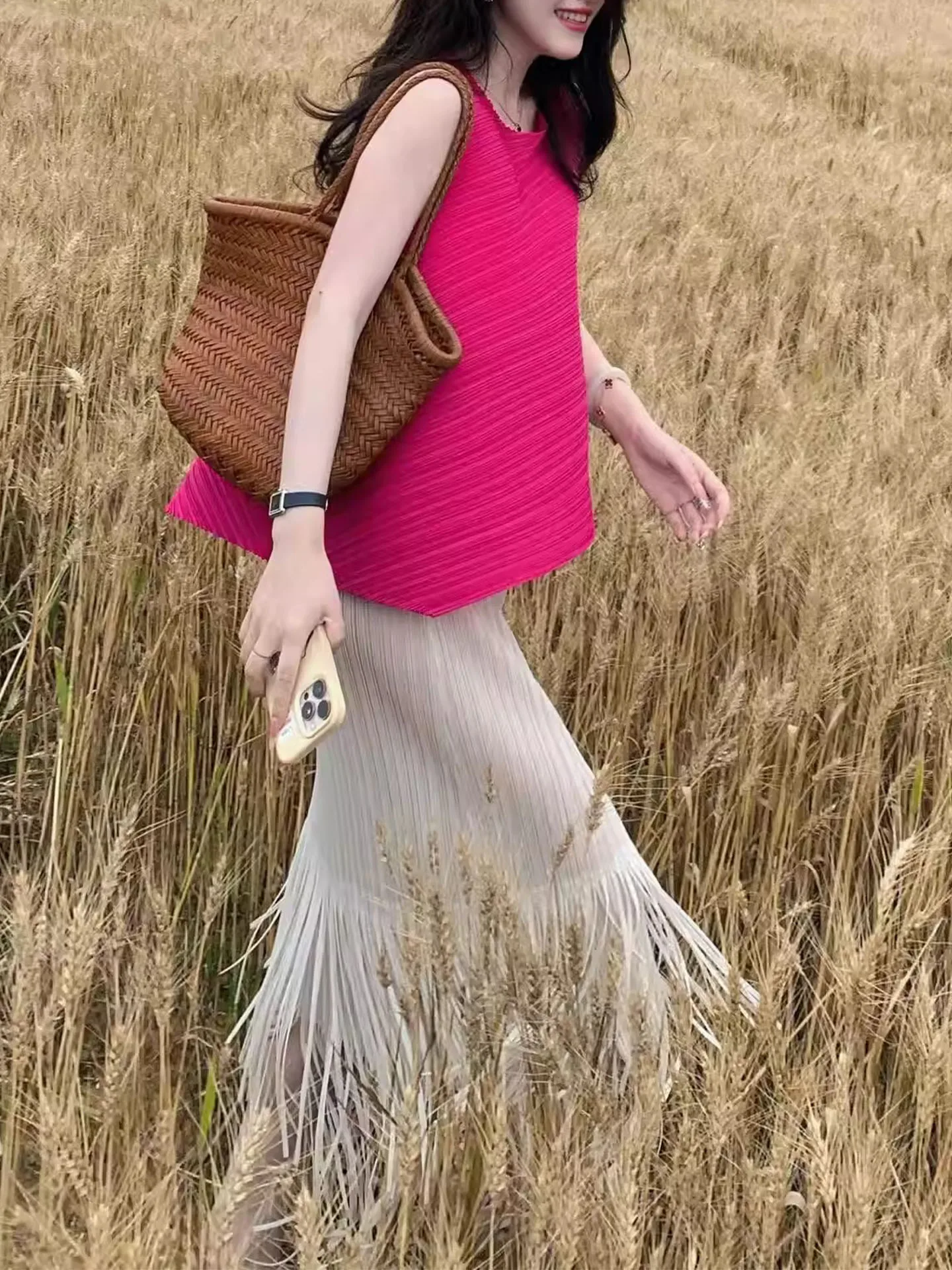 

Loose Red Top And Tassel Skirt Set Summer Casual Style Women's Fashion Ensemble Pure Color Breathable Polyester Fabric