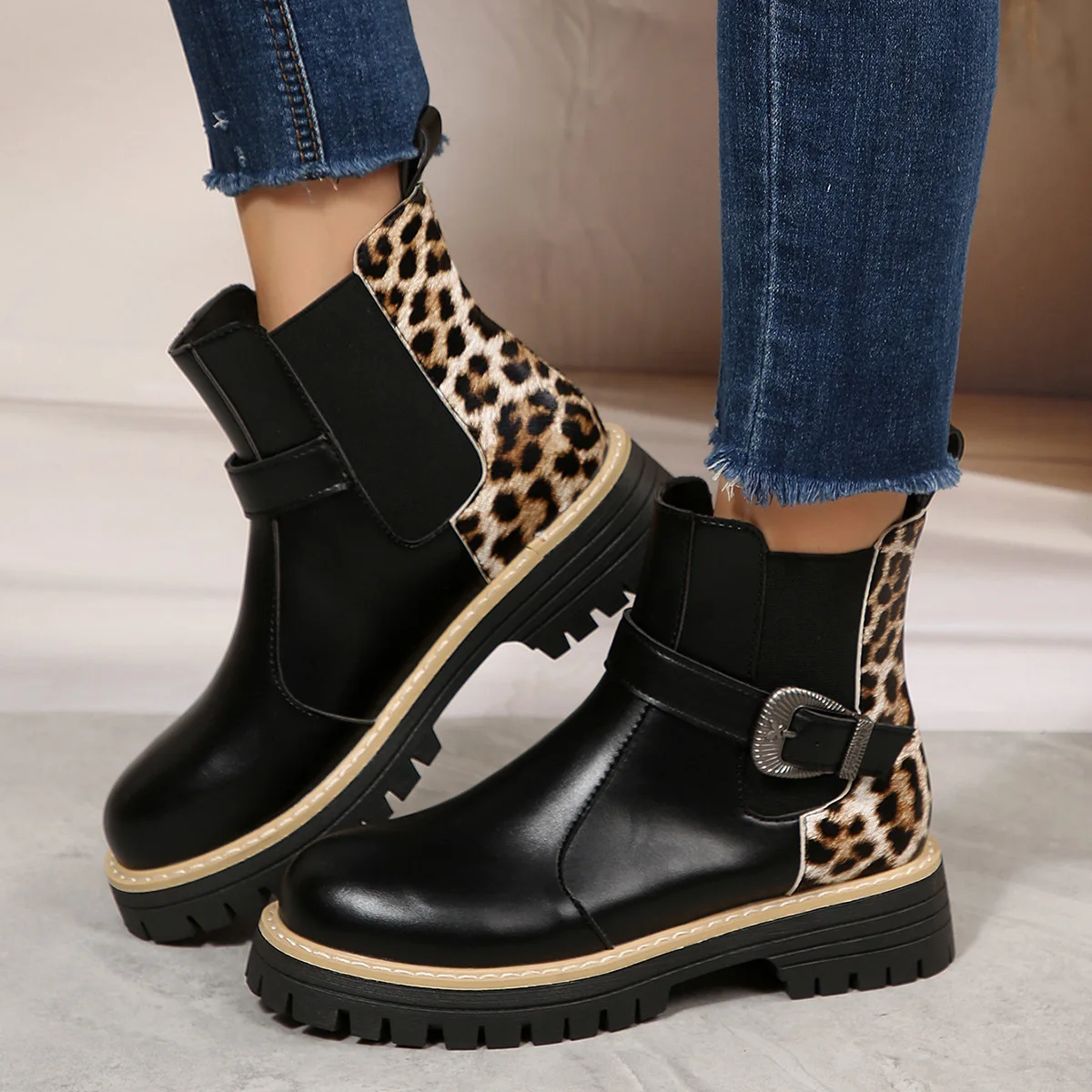 

Women's autumn and winter fashion leopard print metal buckle Chelsea boots, large-sized round-toed short-heeled boots