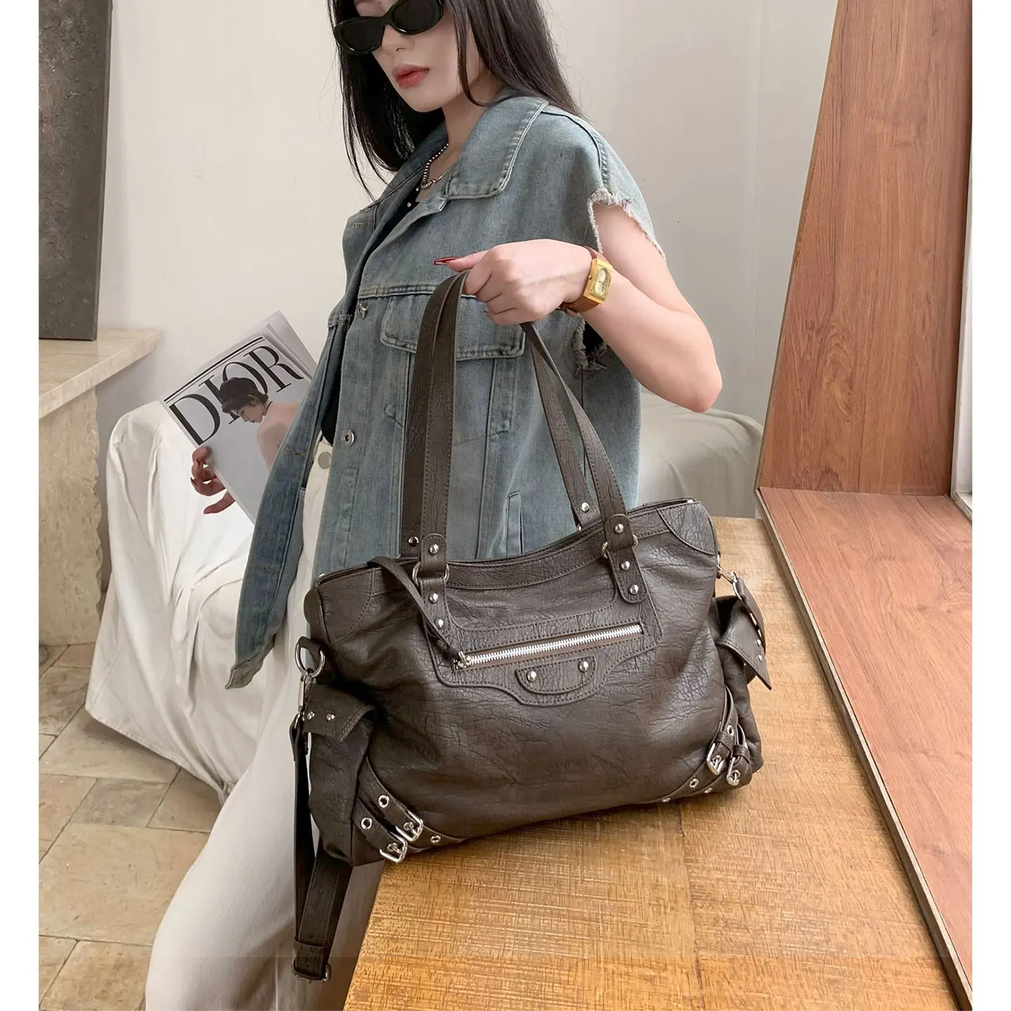 

Vintage Classic Rivets Large Capacity Women Handbag 2025 Fashion Black High Quality Trend Casuals Tote Shoulder Crossbody Bag