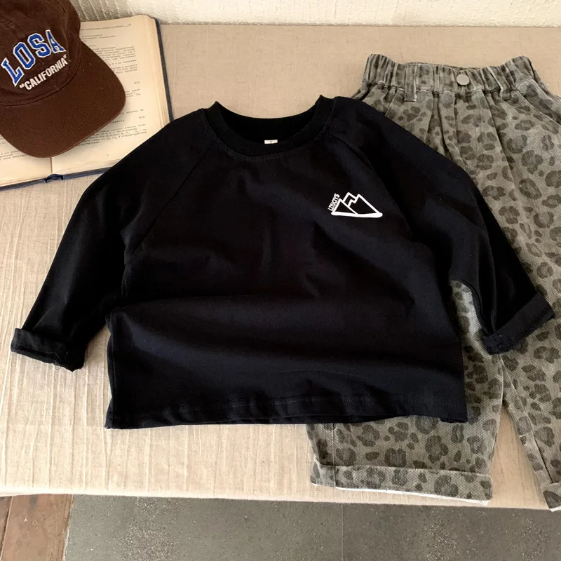 الأولاد تي شيرت 2025 الخريف الربيع الكورية نمط الاطفال ملابس موضة طباعة تنوعا قاعدة طبقة سوداء طويلة الأكمام بلايز #2