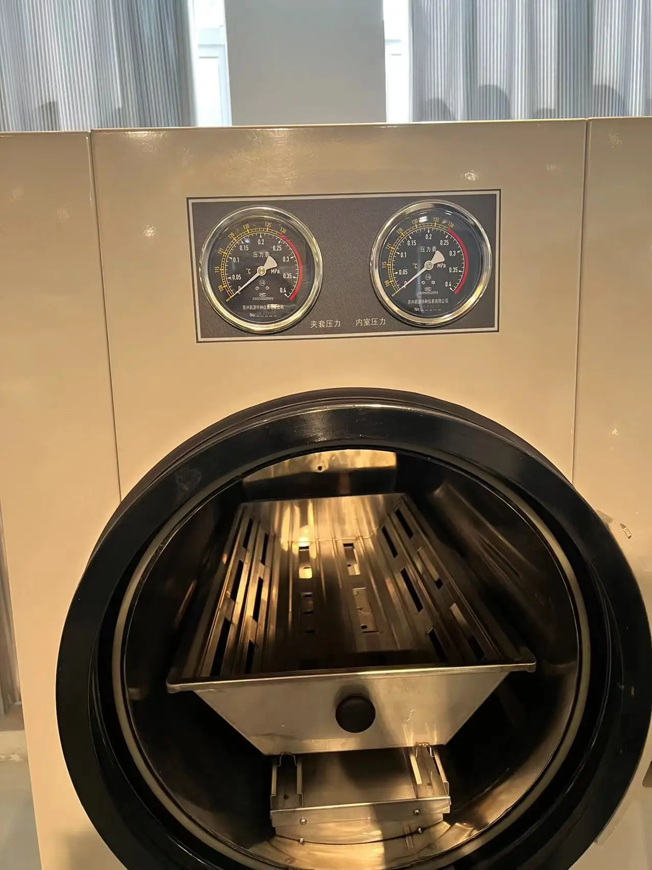 เครื่องนึ่งฆ่าเชื้อแบบไอน้ำแรงดันแนวนอน ควบคุมด้วยไมโครคอมพิวเตอร์ ความจุขนาดใหญ่ 280 ลิตร สำหรับร้านตัดผม