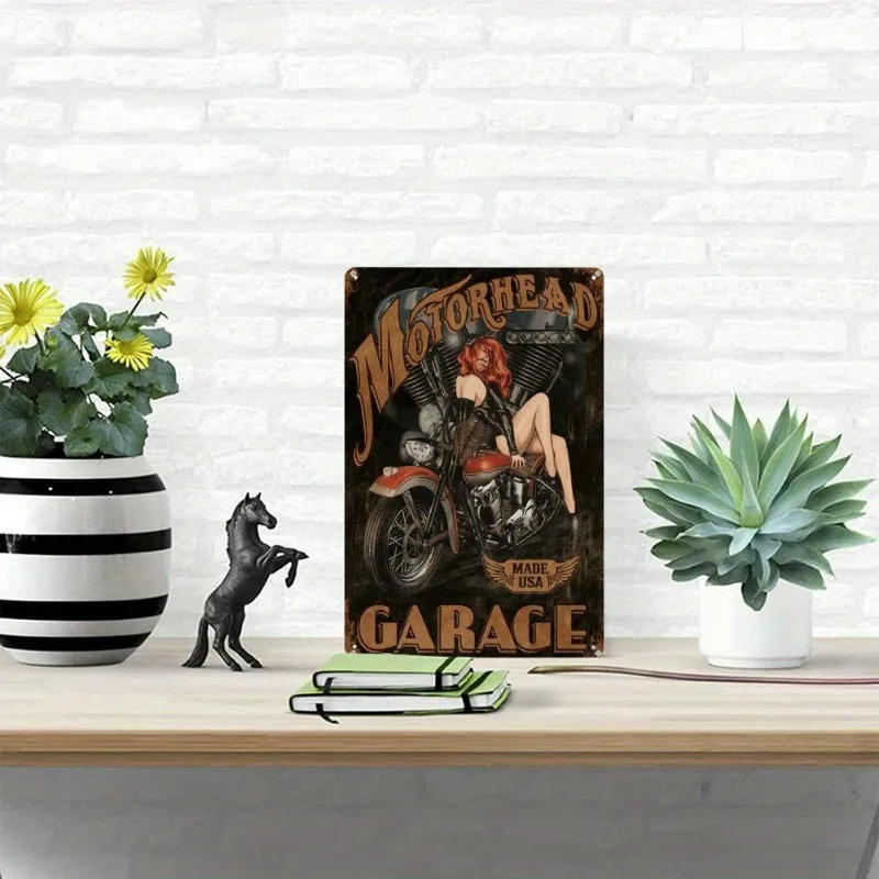 Colgante de pared de metal de hierro de estilo retro, pieza de 8x12 pulgadas con logotipo de metal para mujeres que montan motocicletas, adecuado para decoración de paredes