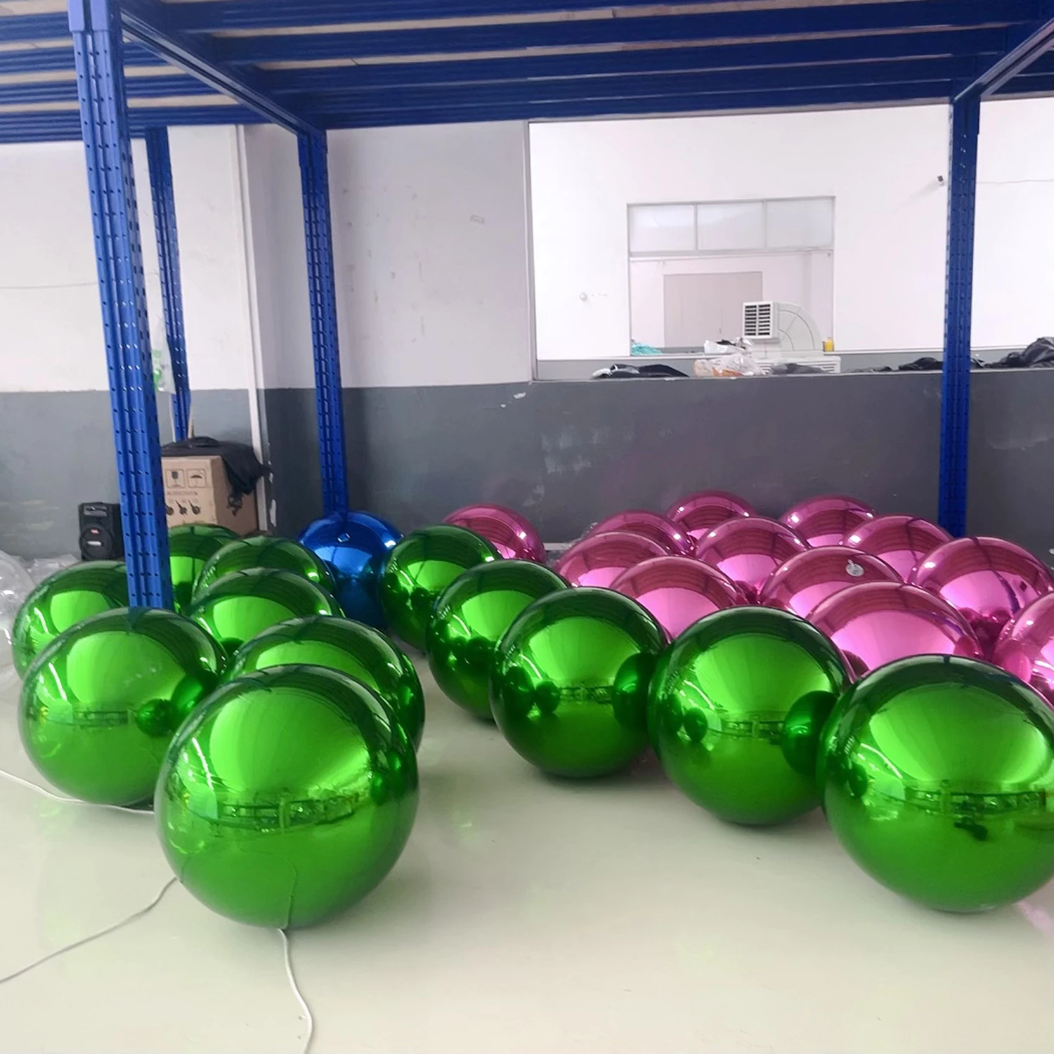 2025 Giant Inflatable Mirror BallทรงกลมPVCที่มีสีสันชุดReusable METALLIC Ballsสําหรับคริสต์มาสปาร์ตี้งานแต่งงานฉากหลังตกแต่ง