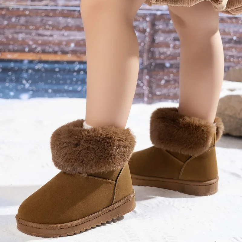 2025年新作子供用スノーブーツ、男の子と女の子の綿靴、シンプルな黒の柔らかい底、ファッショナブルな冬靴