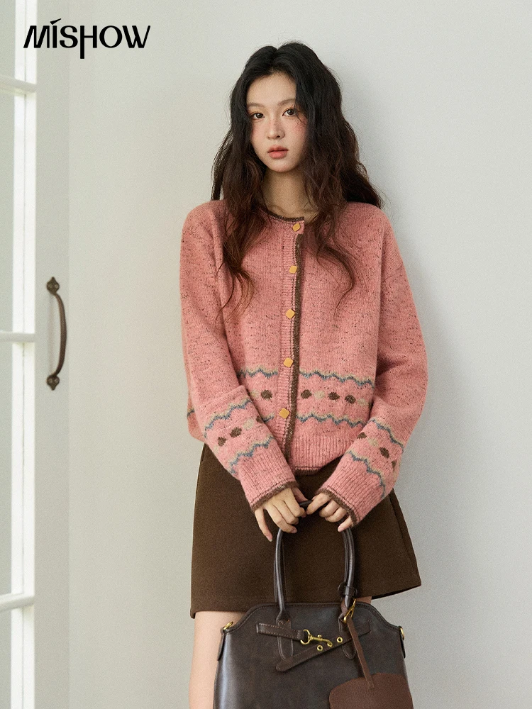 

MISHOW женский зимний кардиган 2025 ретро контрастный жаккардовый вязаный кардиган теплая верхняя одежда с круглым вырезом и длинными рукавами MXE86Z2653