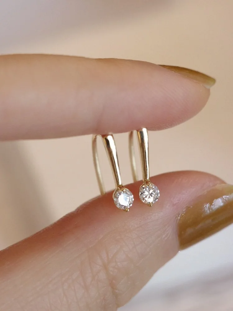 

Маленькие ушные крючки из серебра 925 пробы с покрытием из 14-каратного золота чистые и простые, легкие роскошные серьги из стерлингового серебра высокого класса для женщин.