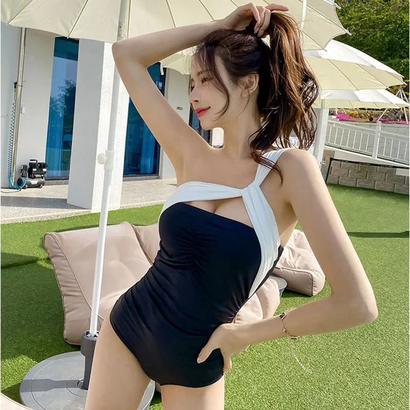 

Black One Piece Swimsuit Women One Shoulder Swimwear 2024 New Korean Bodysuit Monokini Sexy Bandeau Beach Wear Bathing Suit Pool