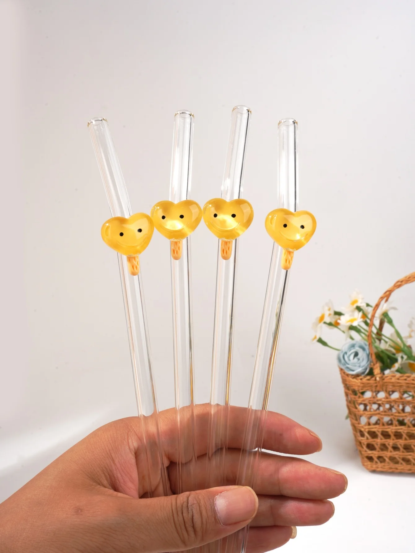 4/7PCS Yellow Heart Decor Curved Straw, Romantic Table Accent, Gifts for Dates & Holiday Seasons