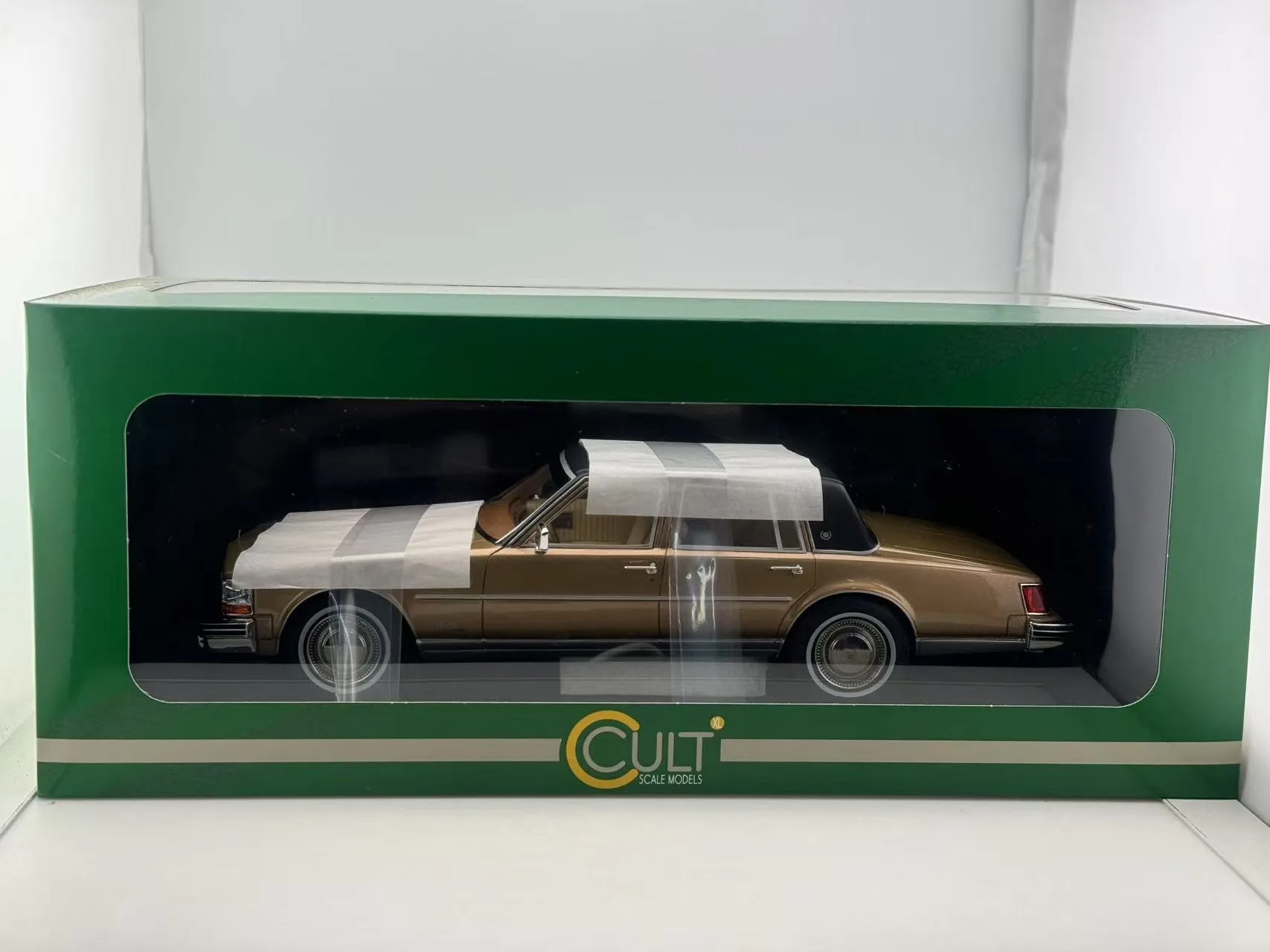 

Литая под давлением CULT масштаб 1/18 Cadillac 1976 Seviiie, модель автомобиля из смолы, Коллекционная игрушка, подарок, сувенир, украшение для дисплея