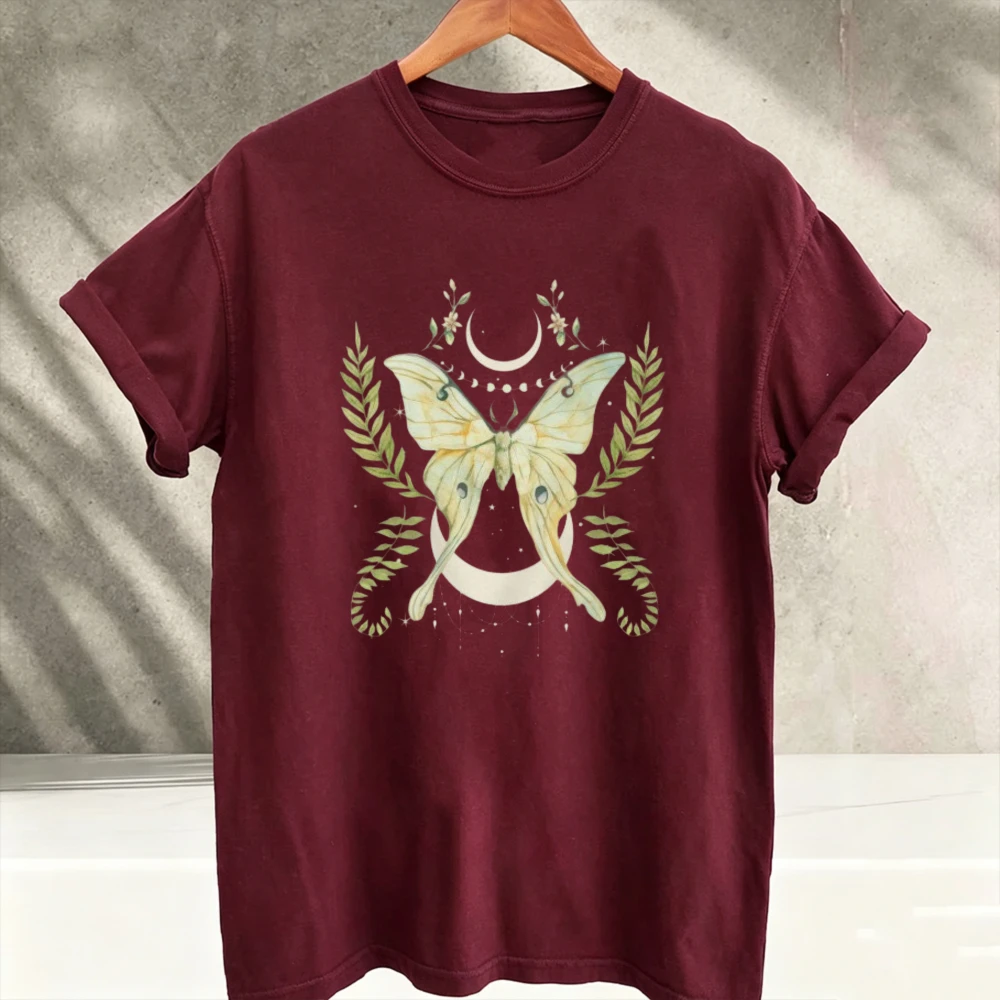 Camiseta de estilo «cottagecore» con motivos de luna y góticos, para mujer, de algodón color burdeos, con estampado botánico de luna amarilla, mariposa y media luna.