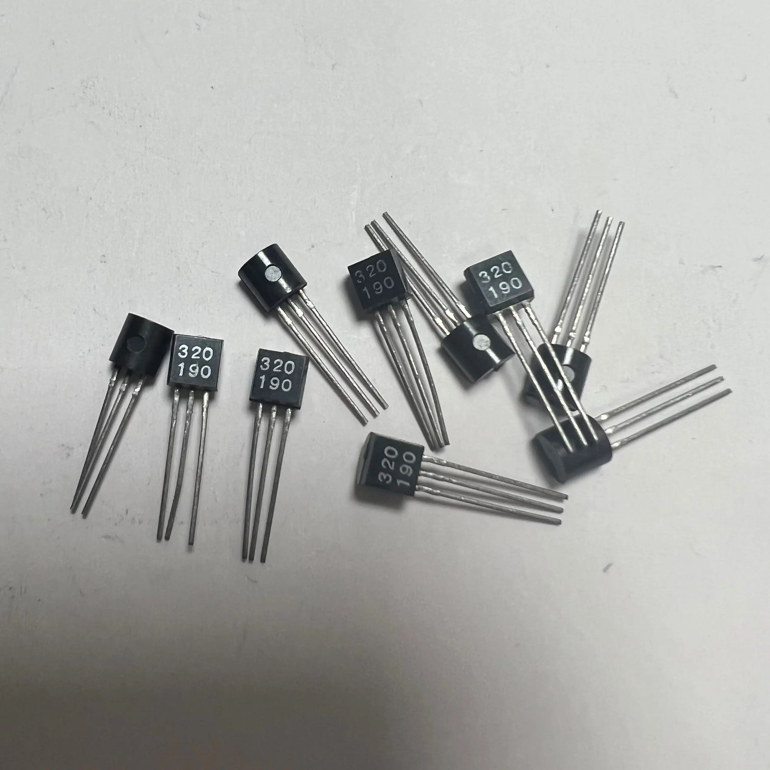 5PCS     UGN3131U  KV1563A EW-501 EW-510 EW-551   BN1F4M-T  2SB1374