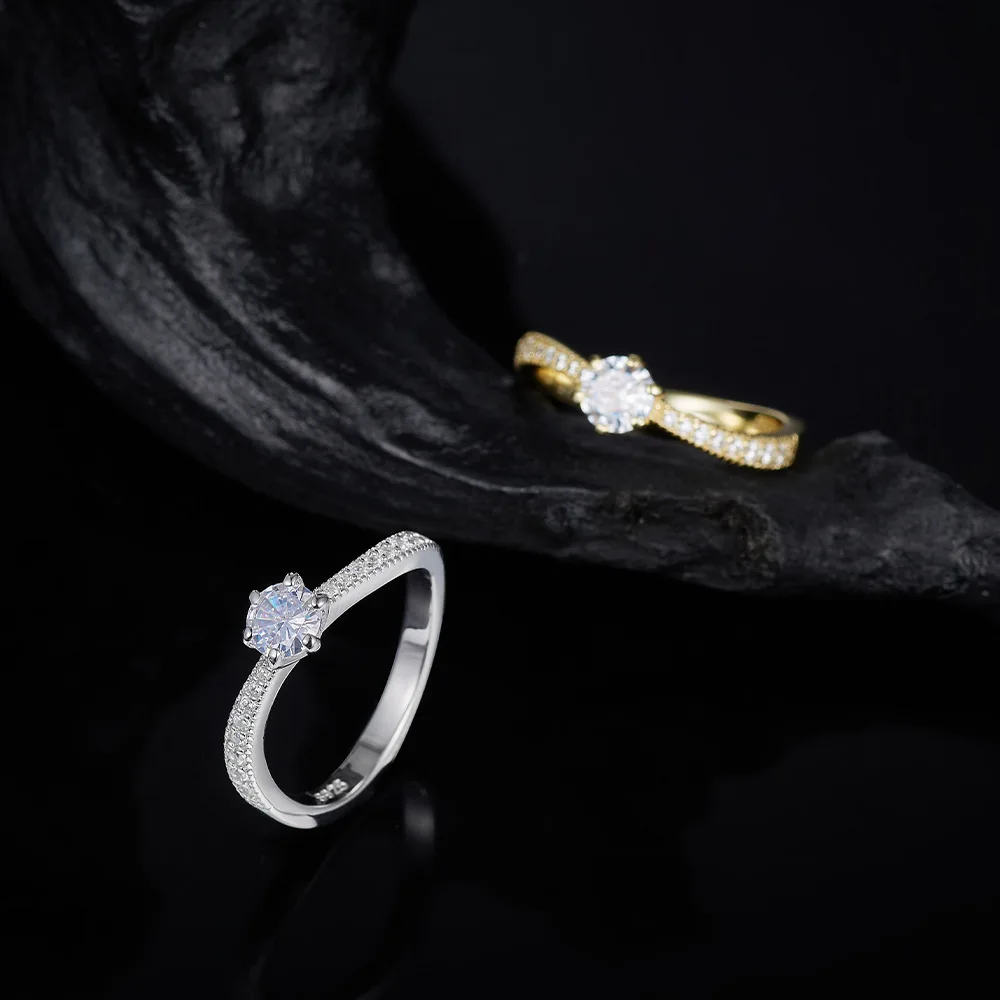 

Cost-Effective 0.5CT Round Moissanite Ring for Women S925 Silver Setting Elegant & Noble Daily Versatile Perfect Birthday Gift