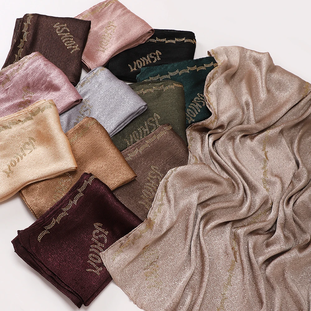 Luxuriöser Glitzer-Hijab mit Strassrand aus Seidensatin – Modischer islamischer Kopftuch-Schal für Damen – Detail 4