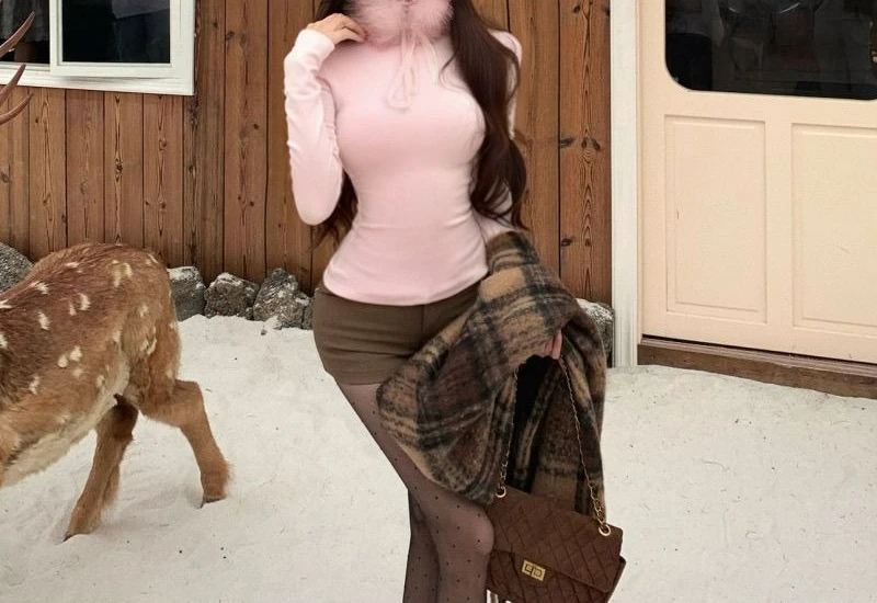 

2025 Autumn and Winter Atmosphere Turtleneck Long-sleeved Bottoming Shirt Women's Inner Slim-fit Top with Fur Collar