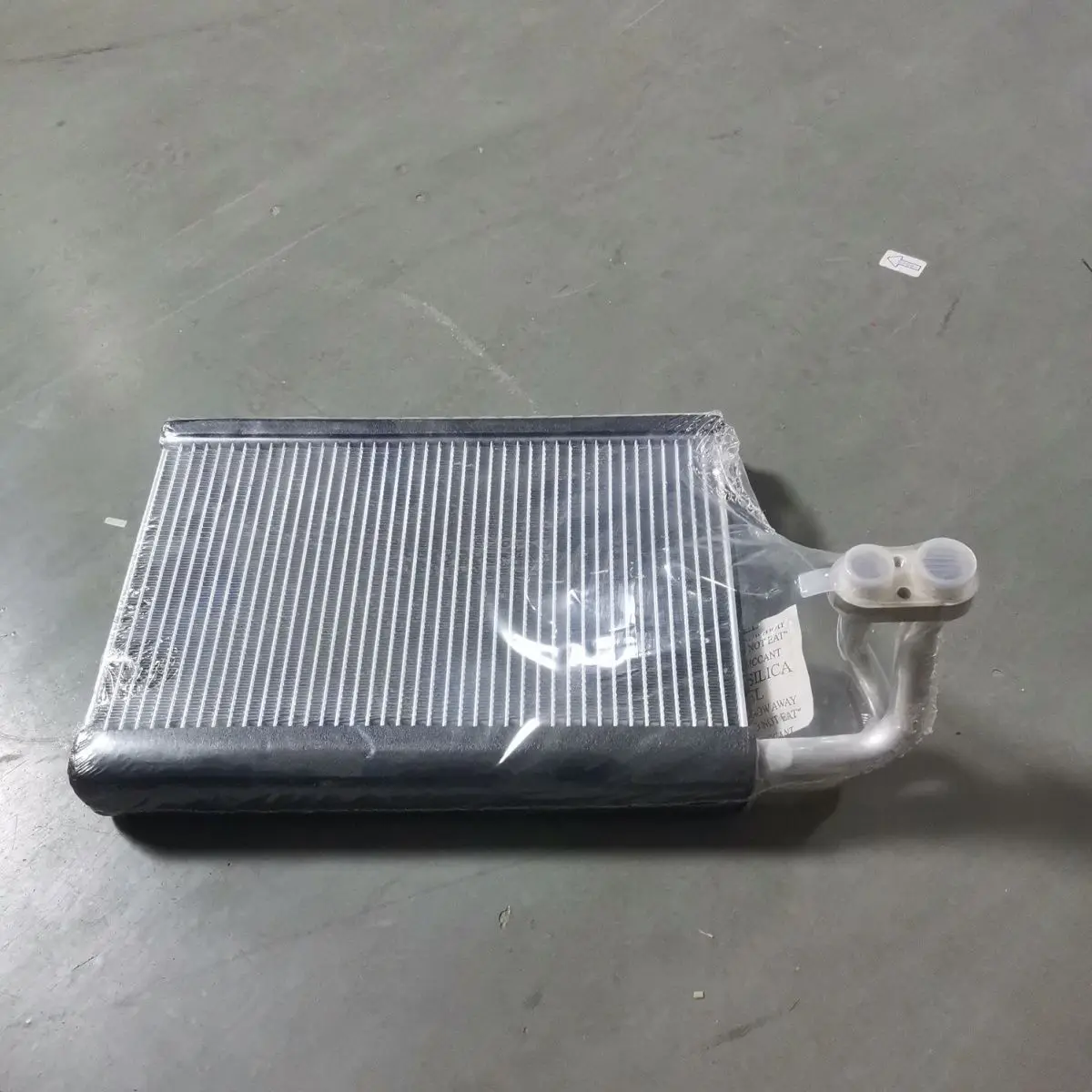 

Adaptation for Besturn X40 & Senya R7 Air Conditioning Evaporator Core / Refrigerant Evaporator Unit