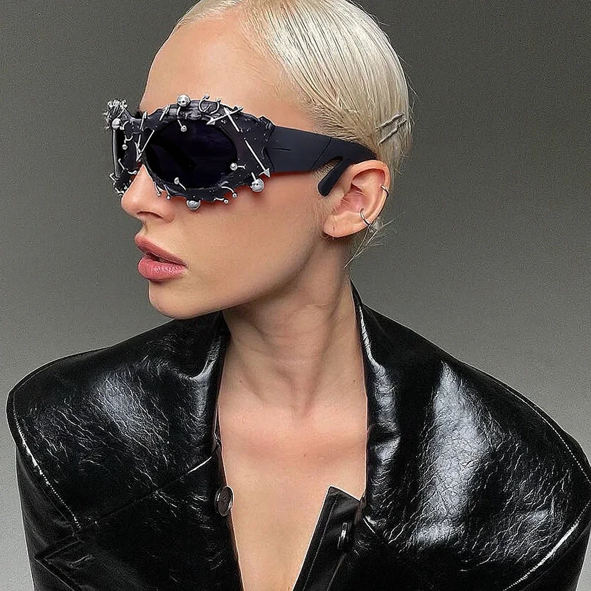 

New Personalized Sunglasses for Women and Men Punk Rivet Frame Eyewear Cool Hiphop Dancing Party Unisex Fashion Shades UV400