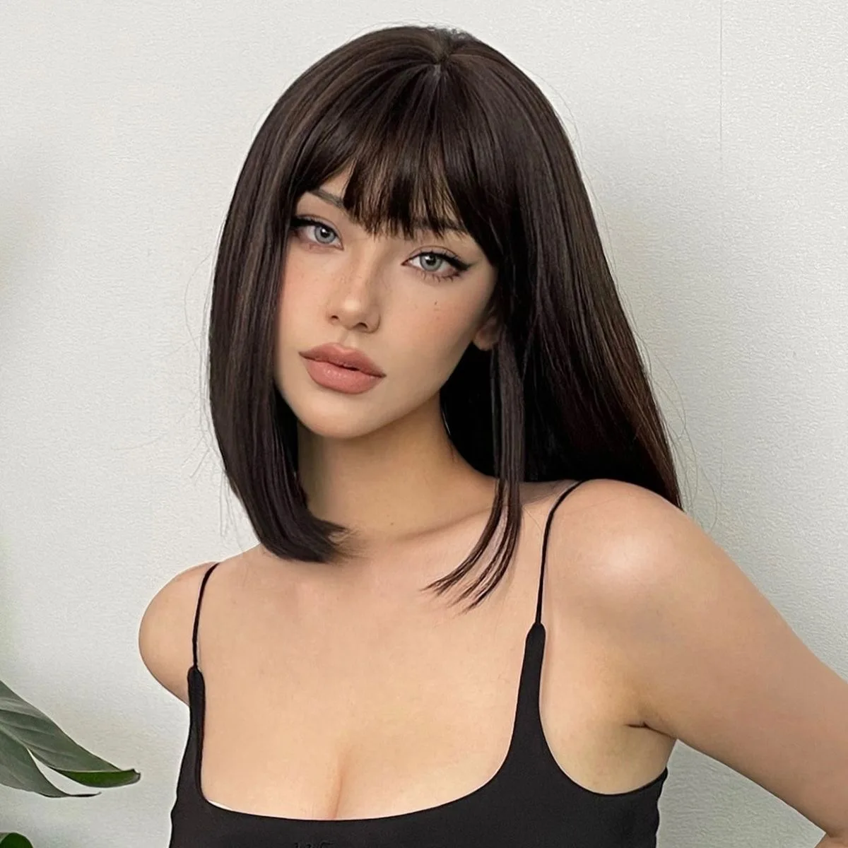 Short Black Synthetic Wig Natural Fringe Straight Bob Short Music Festival Party Cosplay Daily Use Full Head Cover image 3
