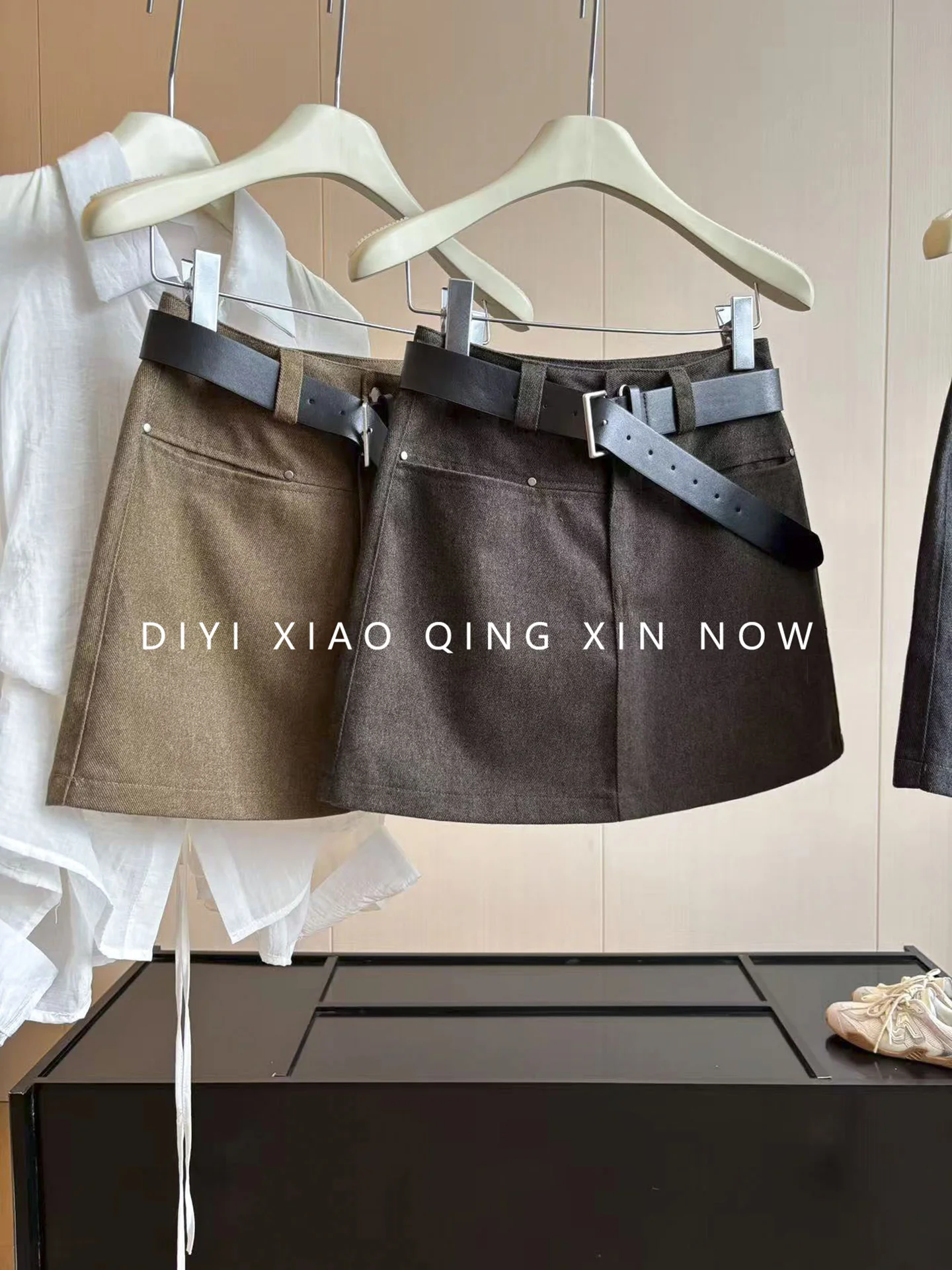 Retro Commuter Woolen Skirt Women's Brown A-Line Wrap Body Skirt Autumn 2026 New Style High Waist Polyester Fiber
