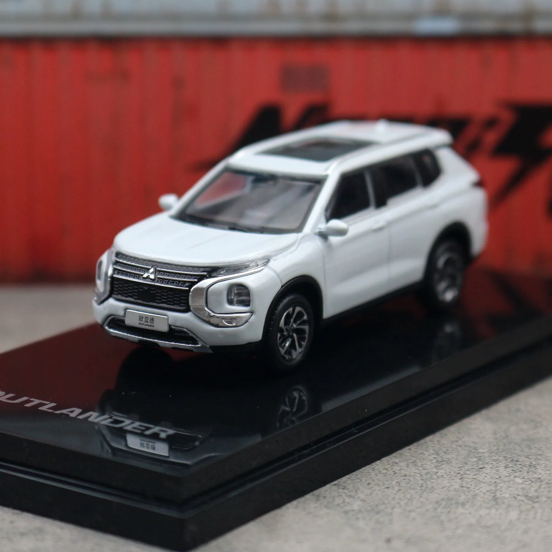 1/64 Mitsubishi Outlander SUV Sport Miniature Model 1:64 Diecast Metal Toy Car Vehicle Display Collection Free Wheels Gift Boys