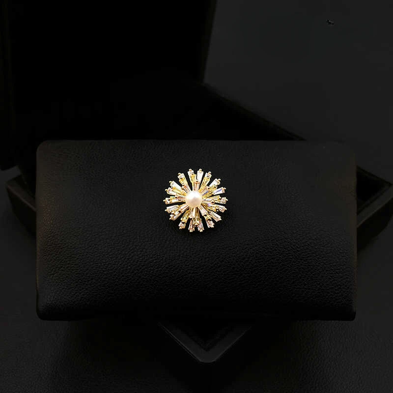 

Mini Anti-Exposure Buckle Sun Flower Brooch High-End Exquisite Fashion Suit Collar Pin Small Neckline Corsage Pearl Jewelry 5567