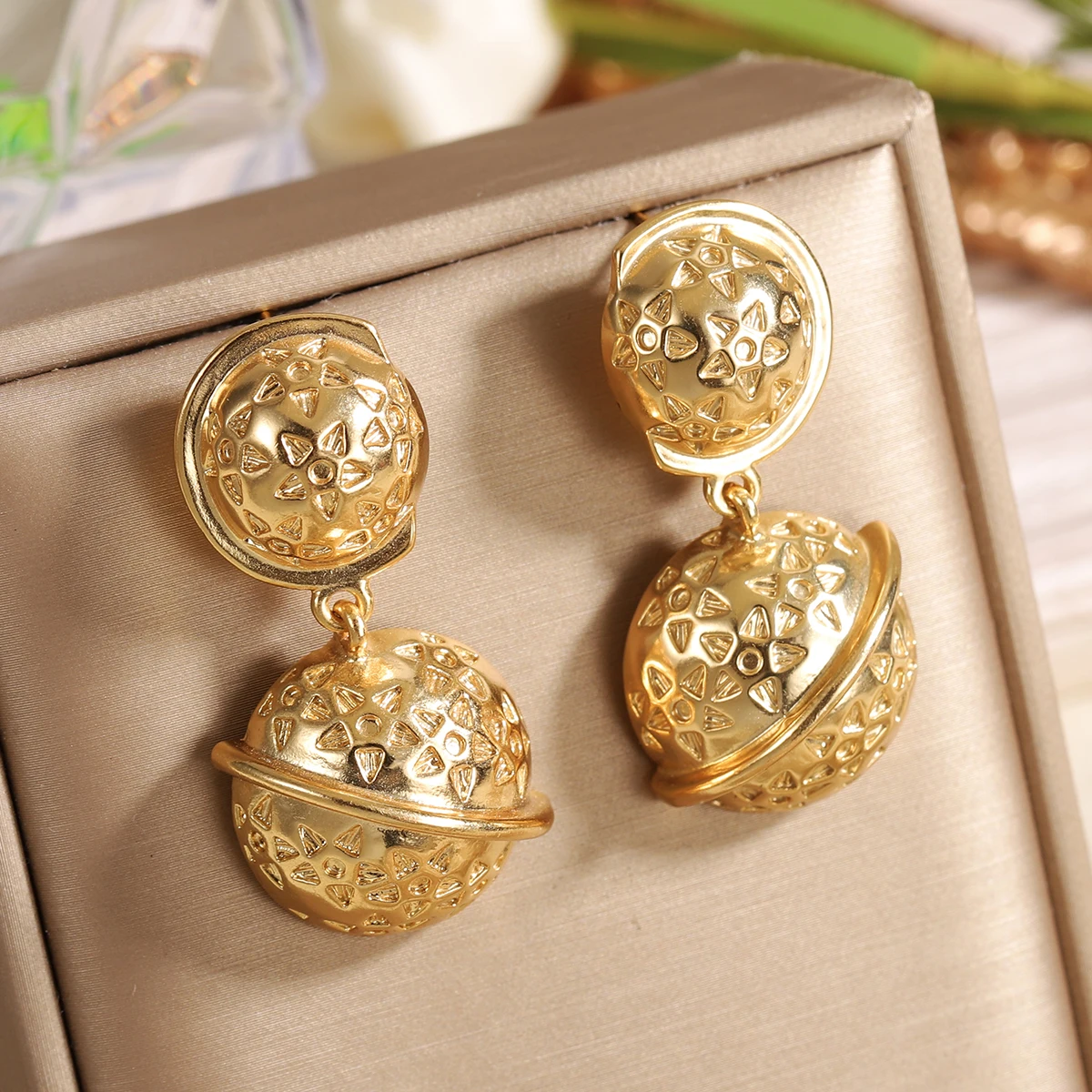 Pendientes Colgantes Vintage de Oro con Planeta Saturno para Mujer, Pendientes Colgantes con Esfera Hueca de Estrella, Joyería Punk Gótica, Regalos