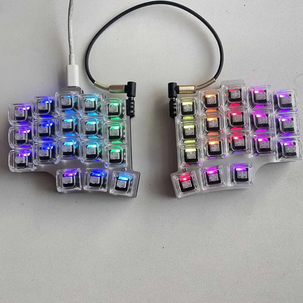 Draagbaar gesplitst ontwerp 36 toetsen Layout Ergonomie Aangepast MX Hot-swap mechanisch toetsenbord Bedraad RGB-FLESJE Volledig toetsen programmeerbaar