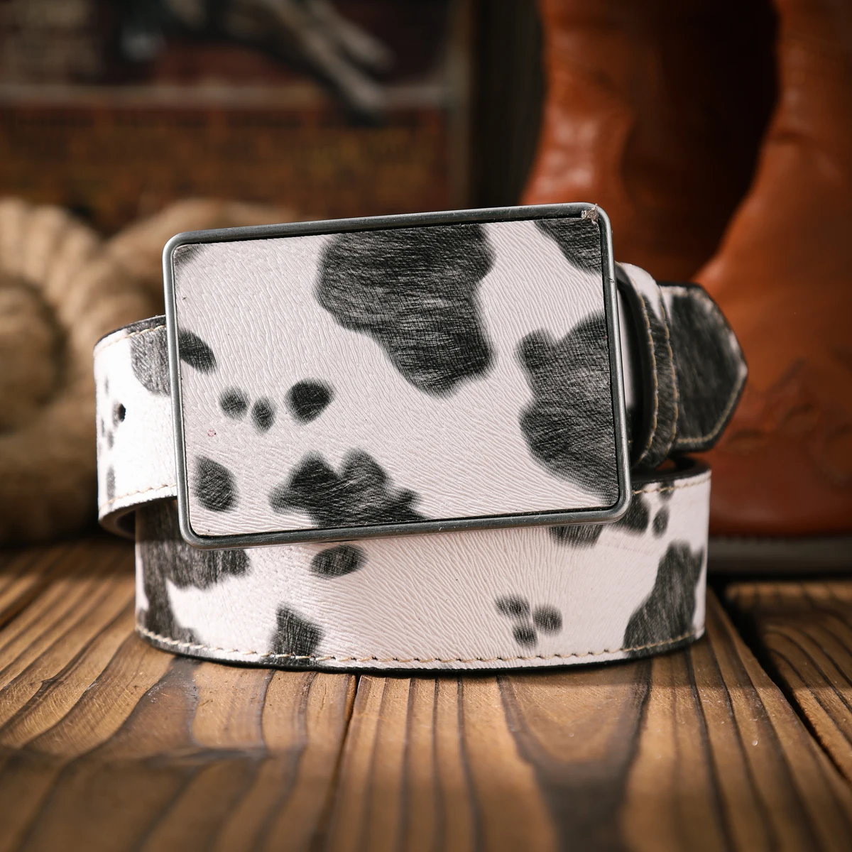 Ein lässiger und retroer Gürtel, ein Taillenaccessoire für Kleidung im Western-Stil, Metallschnalle, PU-Gürtel, geeignet für Männer und Frauen. – Detail 2
