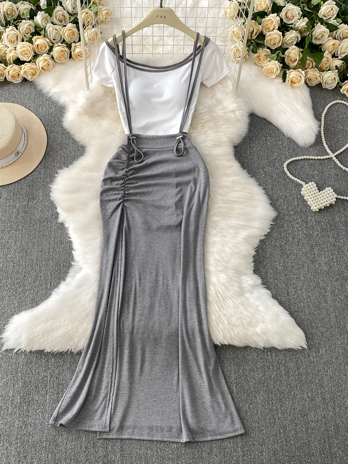 

Sexy ort oulder T-irt Set with Pleated Design And Color Colion for Young Women High Waist Slimming Effect