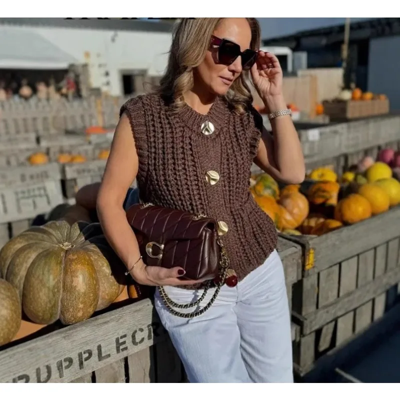 

NEW Casual Brown Knit Vest Women Vintage O Neck Single Breasted Pocket Sweater Vests 2025 Autumn Winter Solid Sveless Lady To