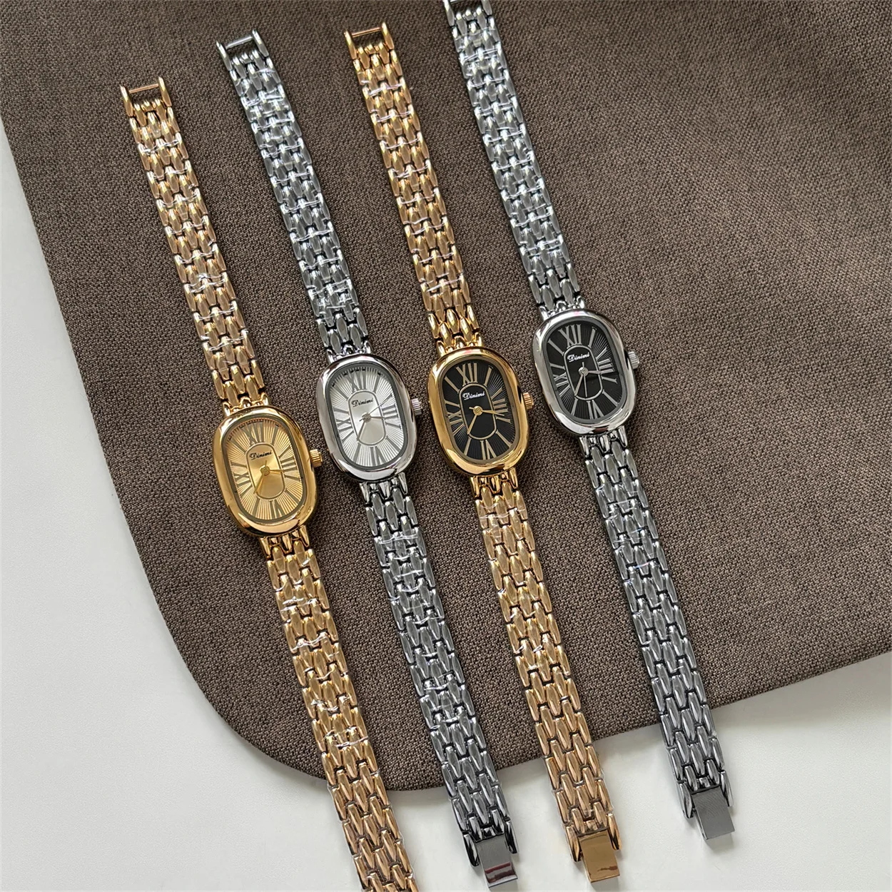 ساعة يد نسائية فاخرة ذات قيمة عالية من العلامة التجارية الخفيفة رائعة وأنيقة بتصميم عتيق ومزاج أبيض هدية للنساء