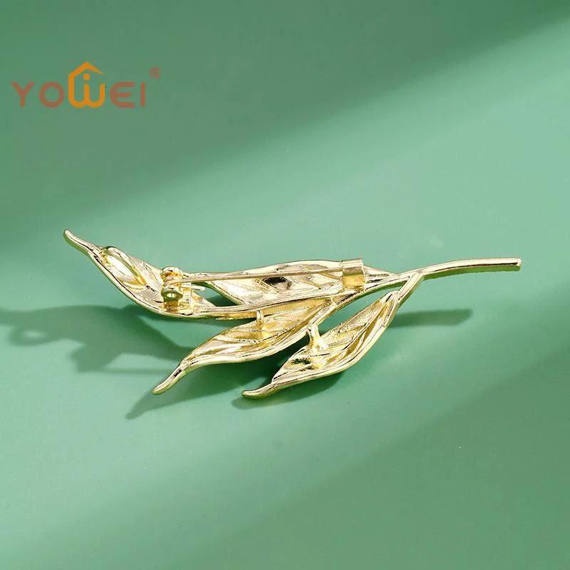 Latest 1Pcs Metal Rhinestone Simple Plants Brooches Green Enamel Leaves Brooch Pins For Women's Clothes Backpack Gifts