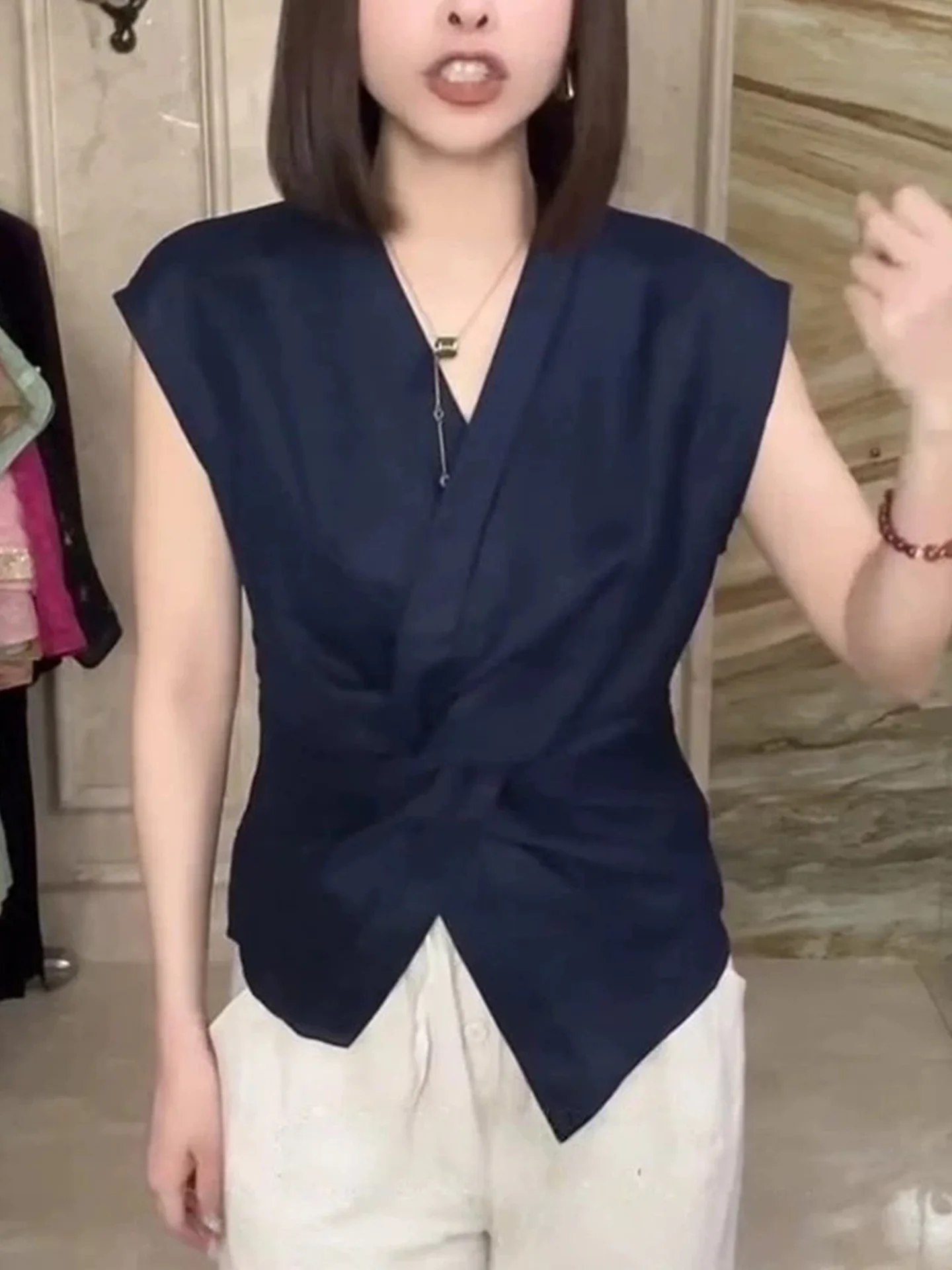 2025년 여름 여성 출퇴근용 매듭 허리 디자인 V넥 탑 심플 다용도 한국 스타일 스트레이트 컷 노 슬리브 레귤러 L...