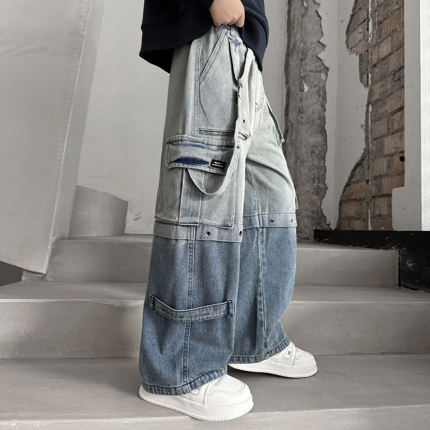 جينز غير رسمي للمراهقين مع جيب كبير للأطفال بنطال جينز فضفاض جديد للأطفال على الموضة ملابس جينز