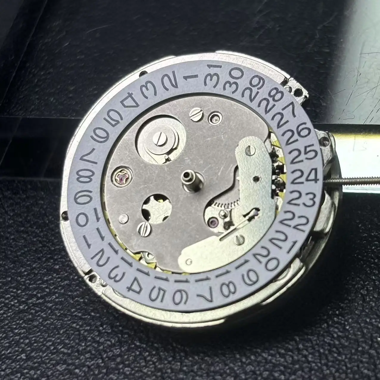 China NH35 Automatic Mechanical Movement Men's Watch Single Calendar 3-Point Display Three-pin Style for Watch Accessories NH35A