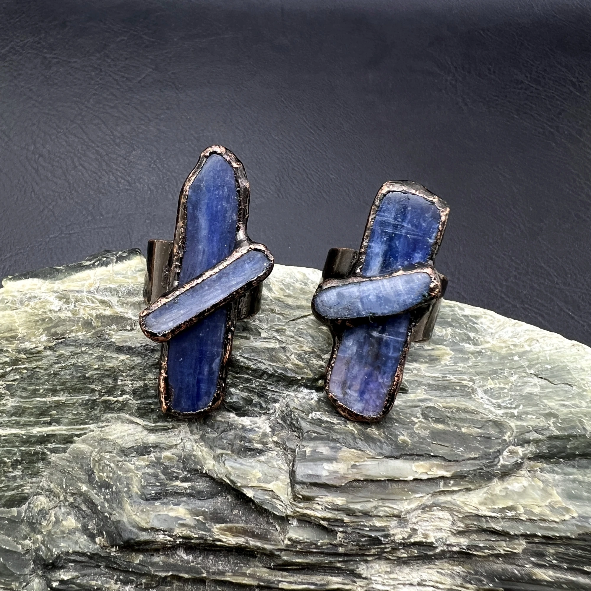 

10pcs Wholesale Bronze Plated Vintage Natural Blue Kyanite Stone Adjustable Rings MY210728