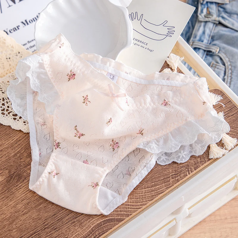 

Милое осенне-зимнее хлопковое нижнее белье для девочек, японские стильные цветочные рюши по краям, новинка 2024, кружевные хлопковые треугольные брюки со средней талией