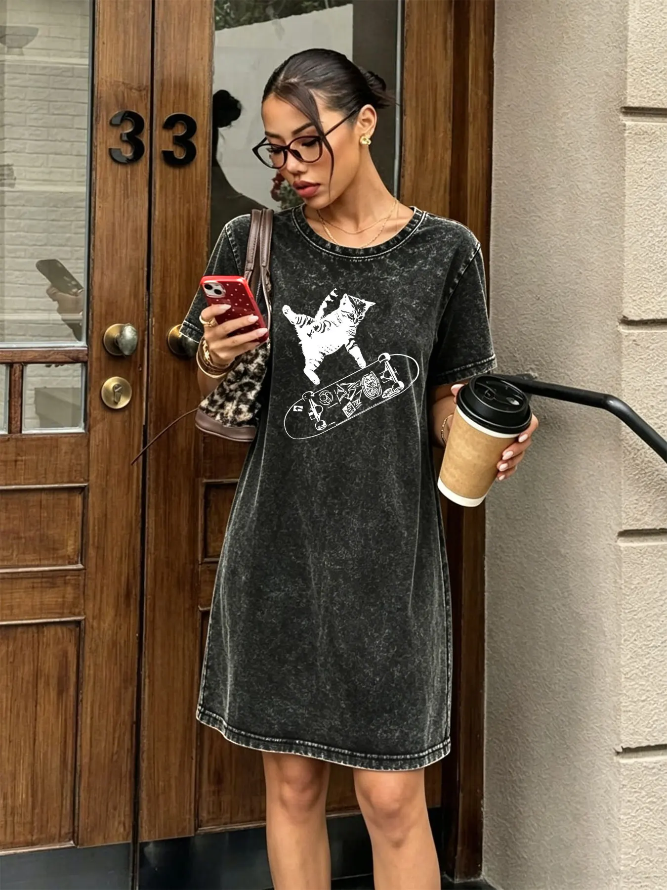 Vintage Gewaschenes Retro T-Shirt-Kleid für Damen, Stylisches Streetwear-Kleid mit Skateboard-Katzen-Print