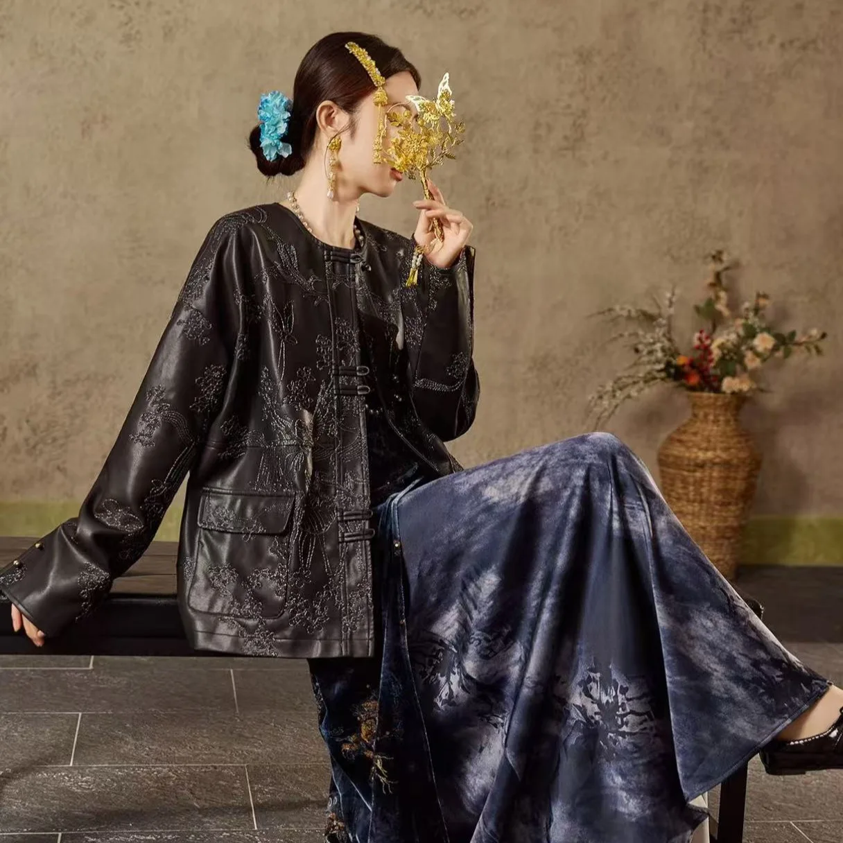 

Женская куртка в китайском ретро-стиле с тяжелой вышивкой, из искусственной кожи, теплая, с длинными рукавами, круглым вырезом, короткая верхняя одежда