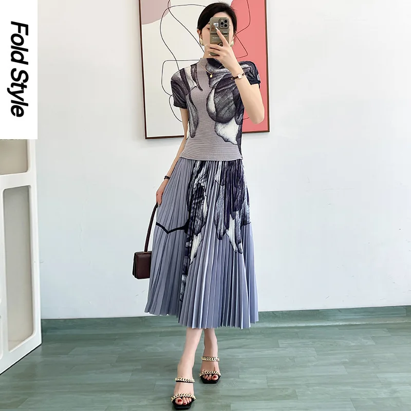 

2024 Summer New Three Mansions Ruffled Fashion Slim Fit Small Shirt Printed Hundred Pleated Half Skirt Two Piece Set for Women