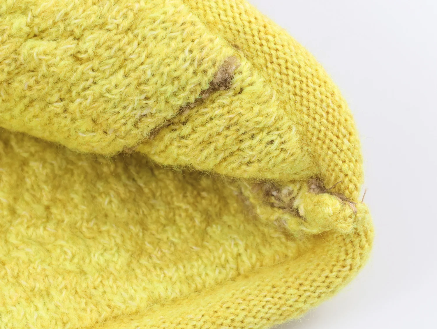 منتج شتاء جديد لعام 2025 معطف نسائي كسول فضفاض بألوان متباينة وطبقة مزخرفة محبوكة