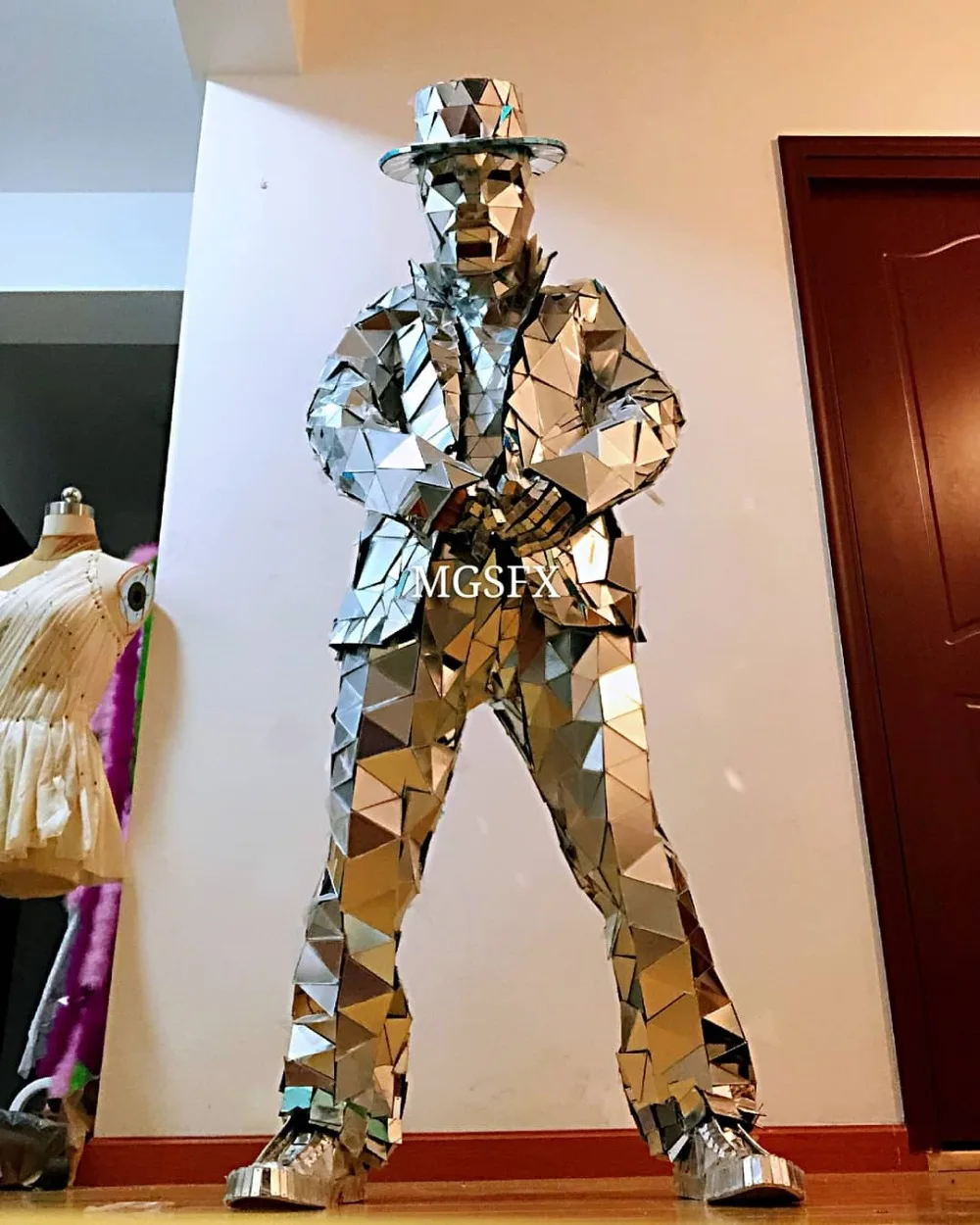 

Super Cool Hand Made Mirror Man Costume Events Show Suit Golden Silver Stage Performance Clothing