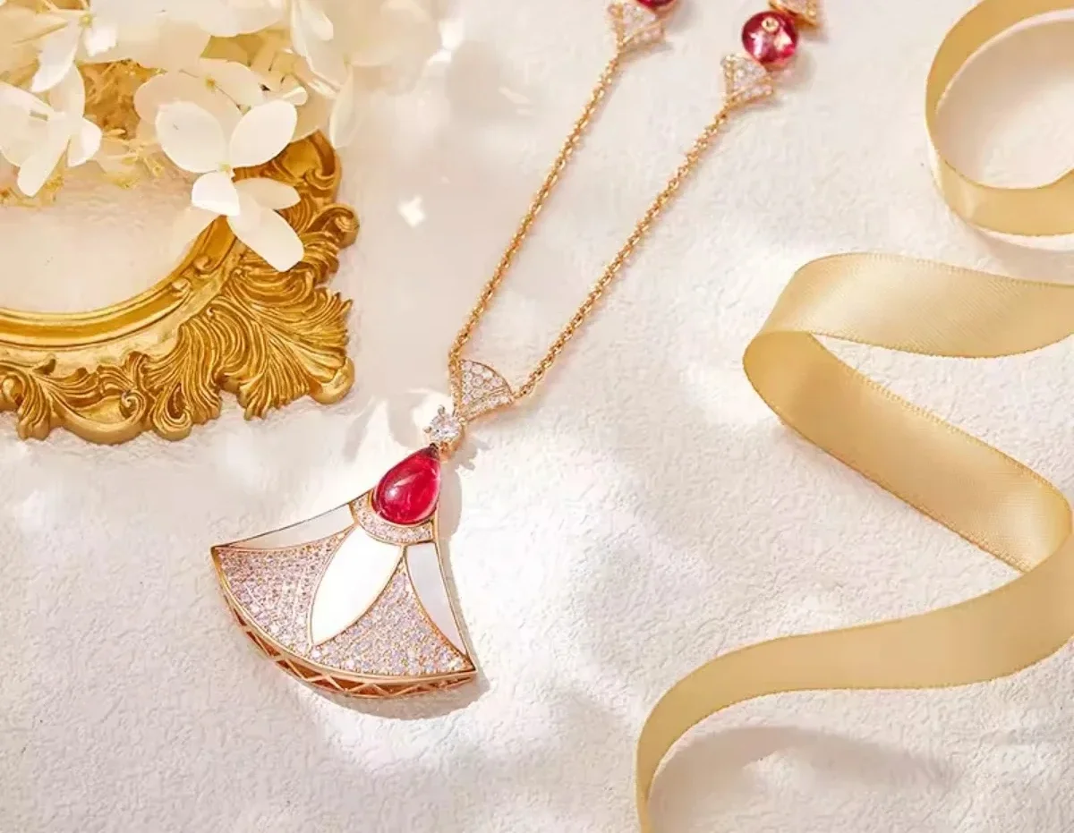 

Ladies' Classic and Elegant S925Divas Dream Zircon Necklace Pendant Exquisite Luxury Banquet Workplace Essential Jewelry