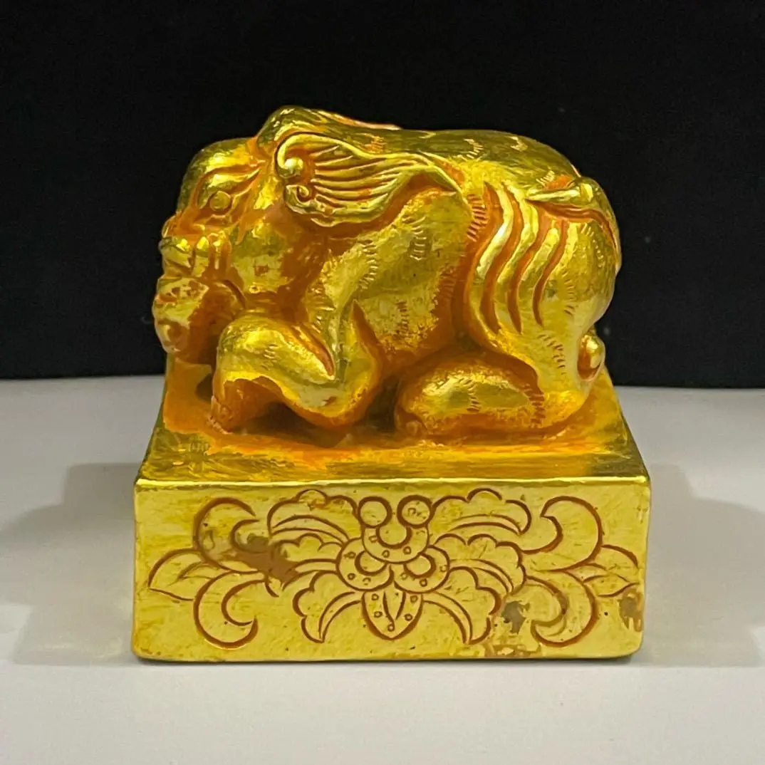 Gilt Elephant Seal‑Shape Ornament Decoration Tea Pet Figurines Desk Decor Accessories