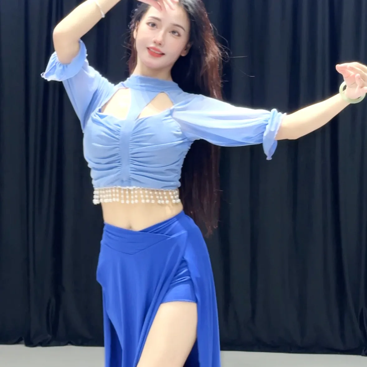 

Новый комплект одежды для восточных танцев 2026 года, женский сексуальный костюм для выступлений, модный костюм для соревнований по танцам живота для взрослых